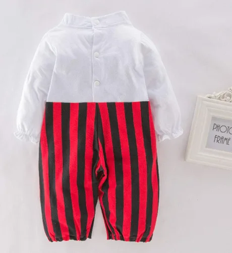 Vista 4 de Conjunto de 4 piezas de disfraz de pirata de Halloween para bebé Cap'n Stinker.