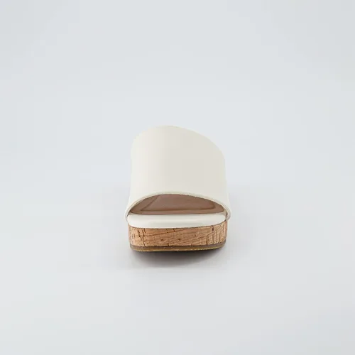 Vista 3 de CUSHIONAIRE Sandalia de cuña de corcho Nano para mujer+espuma viscoelástica, anchos disponibles
