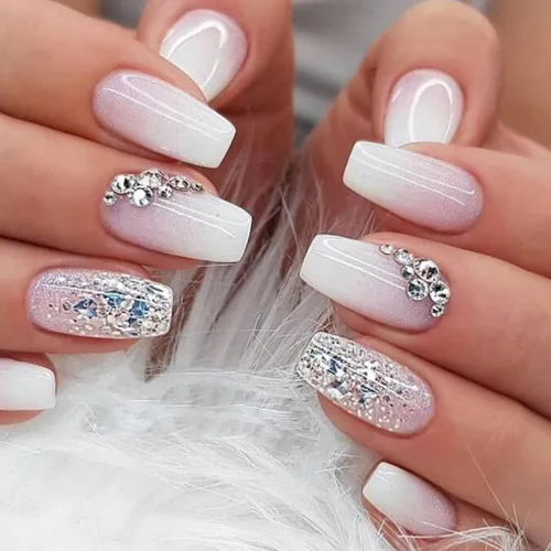 Vista 40 de Uñas postizas a presión de almendra, uñas postizas medianas con diseños de estampado francés de lámina dorada 3D, pegamento dorado Starlight en uñas