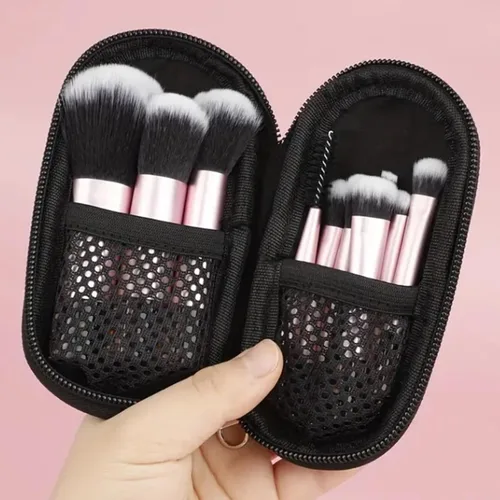 Vista 2 de Kit básico con juego de 6 brochas y juego de bases de maquillaje mineral, piel mate. , Beige