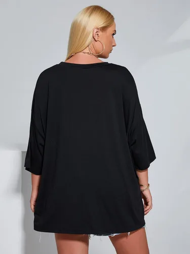 Vista 2 de WDIRARA Camiseta casual con cuello redondo y estampado gráfico de calavera para mujer, talla grande