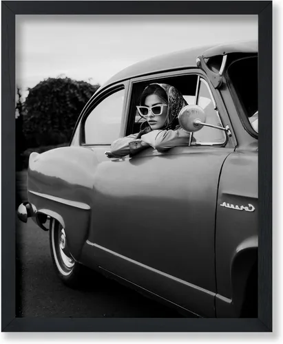 Vista 49 de Póster de arte de moda de Poster Master - Mujer en impresión de auto clásico - Arte en blanco y negro - Arte fotográfico - Arte de autos - Arte