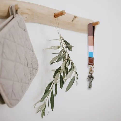Vista 5 de Cordón de muñeca para llaves, lindo muñequero de mano para hombres, correa de llave de coche, llavero para teléfono celular, tarjetas de Azul Marrón