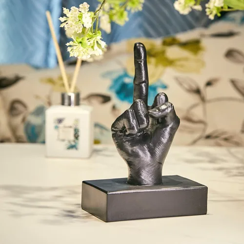 Vista 4 de Estatua de escritorio de dedo medio, gesto de mano FCK You, estatua de resina para el hogar, oficina, patio y más - Figura de pisapapeles de mano