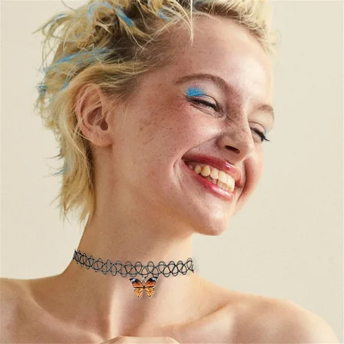 Vista 3 de Gargantilla de tatuaje negro para mujer, collar de mariposa de encaje bohemio hecho a mano, estilo gótico, estilo retro estilo gótico, collar