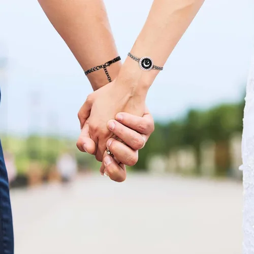 Vista 2 de Long Distance Touch Bracelets,Vibration & Light up Remote Smart Matching Couples Bracelet for Couple Long Distance Relationship Girlfriend Boyfriend