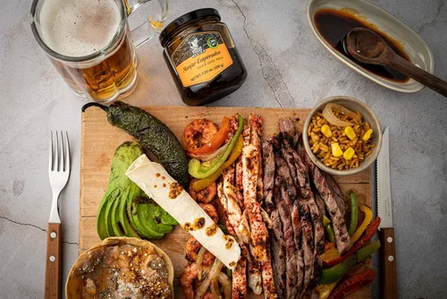 Vista 3 de FUEGO MEXIKA Paquete de 3 Salsas Mexicanas Gourmet Esenciales - Kit de Salsas Premium - Mango y Habanero - Morita y Chipotle con Ajo - Habanero