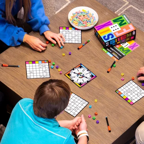 Vista 6 de Hootenanny Games Sixem Juego de dados Velocidad, estrategia y sabotaje para la noche de juegos Perfecto para juegos familiares 2-4 jugadores