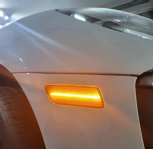 Vista 4 de iJDMTOY Kit de Luces Marcadoras Laterales de Parachoques LED Completas de Lente Transparente y Ámbar Compatible con Porsche Macan 2014-2024