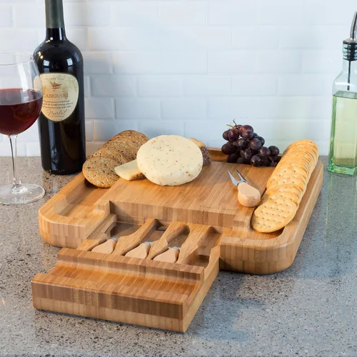 Vista 5 de Classic Cuisine - Bandeja de bambú para servir queso, tabla de charcutería ecológica con juego de cubiertos de acero inoxidable de 4 piezas y cajón