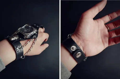 Vista 6 de Reloj de moda Hip-Hop Punk Skull para hombres y mujeres, reloj de pulsera de cuero ancho negro, estilo fresco, cadenas y guante de locomotora