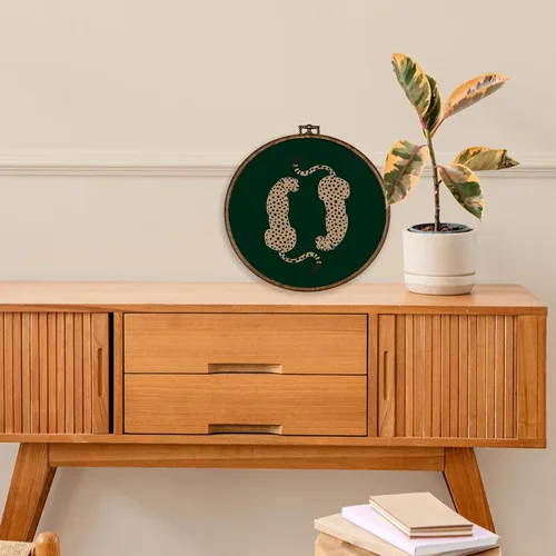 Vista 3 de XBBMGG Decoración artística de pared de leopardo retro verde esmeralda, decoración moderna estética de guepardo, decoración redonda para colgar