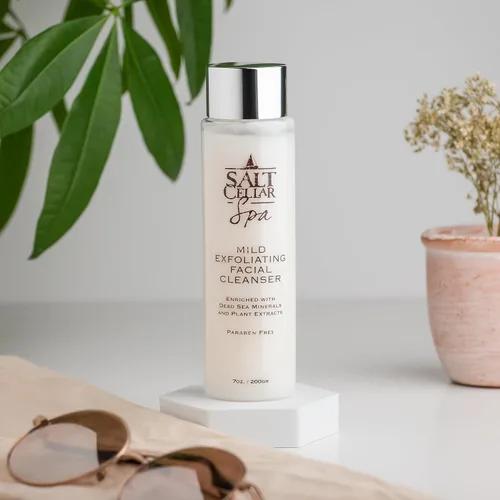 Vista 4 de Salt Cellar Spa Limpiador facial exfoliante suave, enriquecido con minerales del mar muerto, vitamina C y manzanilla, 7 onzas