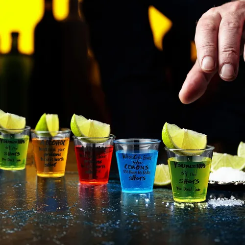 Vista 5 de Peryiter 100 vasos de chupito de plástico a granel, mini vasos desechables de 1.7 onzas, diseño divertido transparente, vasos de muestra, vasos