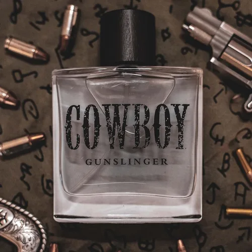 Vista 5 de Cowboy Gunslinger - Colonia para hombre de Tru Western, 3.4 onzas, cálida y fresca, aroma a arándano y salvia, fragancia masculina audaz con cuero