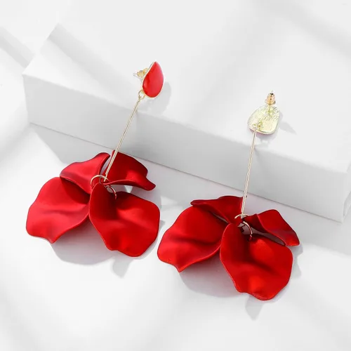 Vista 4 de Kiszu Aretes largos de acrílico de pétalos de rosa colgantes de flores bohemias, aretes de borla floral para mujeres y adolescentes, Acrílico, No es