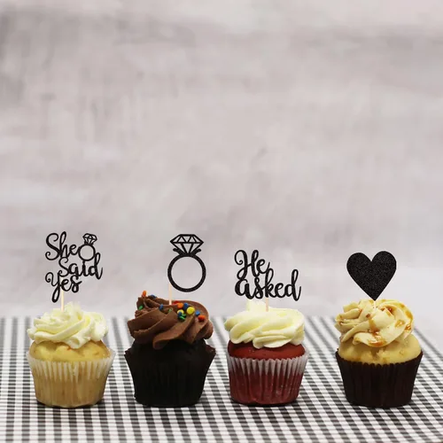 Vista 7 de 24 piezas de adornos para cupcakes con anillo de corazón con purpurina para despedida de soltera, boda, compromiso, despedida de soltera, despedida