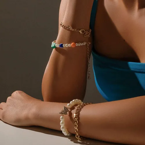 Vista 3 de VIEWLAP Juego de pulseras bohemias de cadena dorada con múltiples capas apilables para mujeres y niñas, juego de pulseras de cuentas de perlas