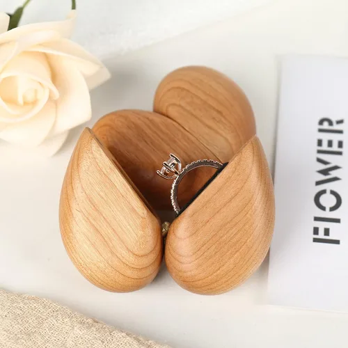 Vista 5 de Caja de madera para anillos en forma de corazón para boda, propuesta, caja de anillo de compromiso, estuche de madera para anillos de madera, regalo