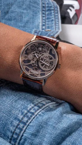 Vista 2 de GUESS Reloj de 1.654 in para hombre