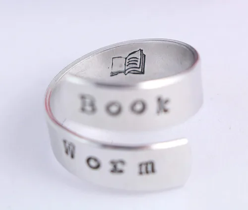 Vista 2 de Anillo ondulado Book Worm Anillo ondulado Para amantes de los libros regalo para lectores