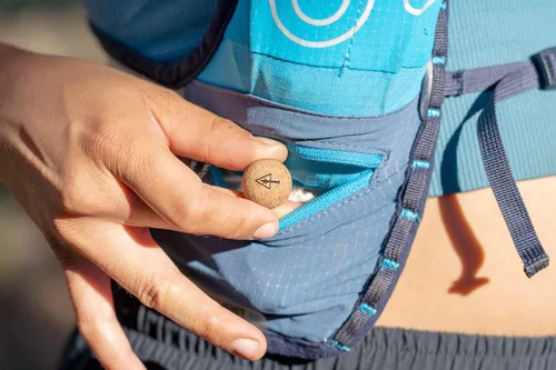 Vista 8 de Pelota de masaje de corcho de viaje, alternativa ligera y sostenible a la bola de lacrosse para aliviar el dolor muscular