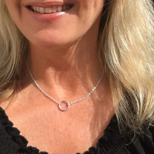 Vista 4 de YANCHUN Gargantilla en capas para mujer, collar apilado a la moda para mujer, gargantilla de círculo de estrella, corazón y estrella, regalos