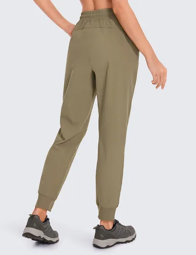 Vista 5 de CRZ YOGA Pantalones deportivos para mujer, impermeables, para exteriores, golf, atléticos, ligeros, con bolsillos con cremallera, de 27 pulgadas