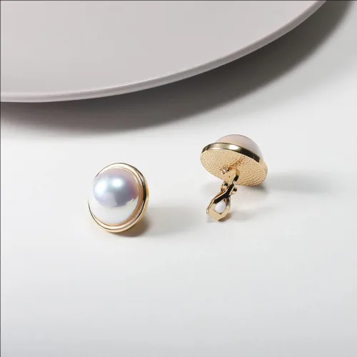 Vista 4 de Pendientes de Clip de Perla para Mujer, Pendientes de Clip Colgante para Mujer, Pendientes de Perla Blanca Imitación Chapados en Oro, Pendientes
