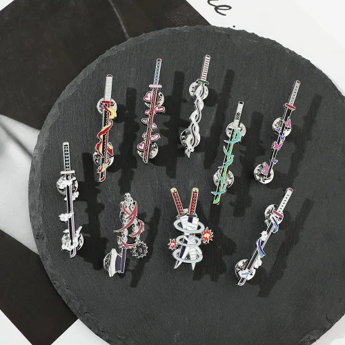 Vista 7 de Alfileres esmaltados de Demon Sword Anime Kimetsu No Yaiba Tanjiro arma solapa Pin Colección Cosplay Broches de recuerdo, regalos para hombres