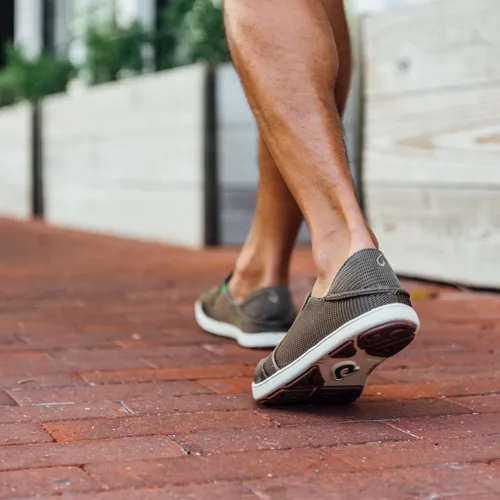 Vista 5 de Olukai - Zapatos de malla sin agujetas para hombre
