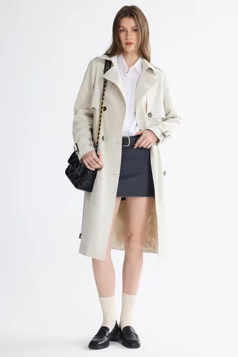 Vista 3 de Orolay Chaqueta de gabardina de 3/4 de longitud para mujer, chaqueta con solapa de doble botonadura con cinturón Beige