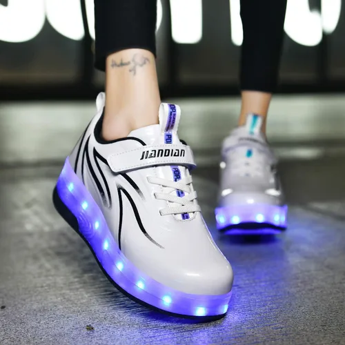 Vista 2 de Qneic Zapatillas de ruedas recargables por USB, zapatos de patinaje con ruedas para niños y niñas, zapatos iluminados para niños