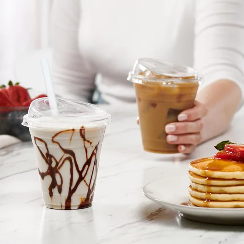 Vista 3 de GUSTO Vasos de plástico transparente con tapas [12 oz - 100 unidades] – Vasos desechables para bebidas de café helado con tapas sin pajilla para 12