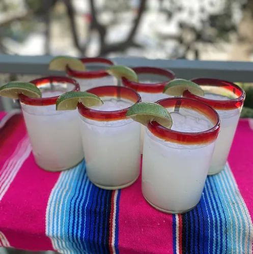 Vista 6 de Dos Sueños Vasos mexicanos soplados a mano, juego de 6 vasos con bordes rojos (14 onzas cada uno)