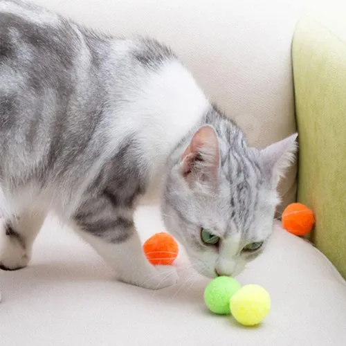 Vista 5 de Pelotas de pompones suaves de alta calidad para gatitos, ligeras, interactivas, varios colores, juguete de peluche para entrenamiento y juego