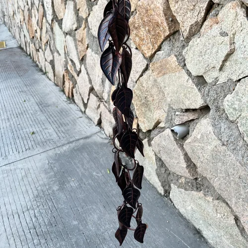Vista 6 de Cadena de lluvia de 8.5 pies, cadenas de lluvia de hojas para canaletas y bajantes, cadenas de lluvia decorativas para exteriores, cadena captadora