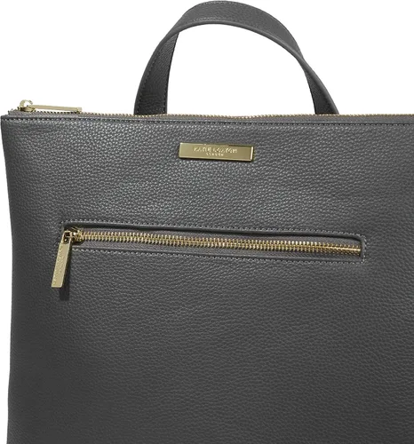 Vista 4 de Katie Loxton Brooke Square - Mochila grande de cuero vegano con cremallera superior para mujer, Carbón, 13.25 x 12.25 x 5.15 Inches, Carbón