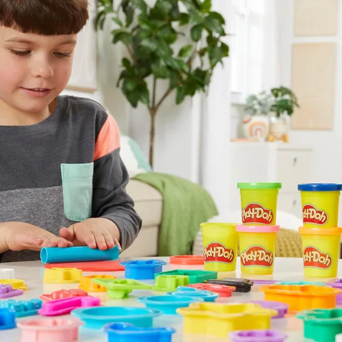 Vista 11 de Play-Doh - Set de herramientas navideñas, 43 accesorios y 10 colores de compuesto para modelar, regalos para rellenar calcetines de Navidad