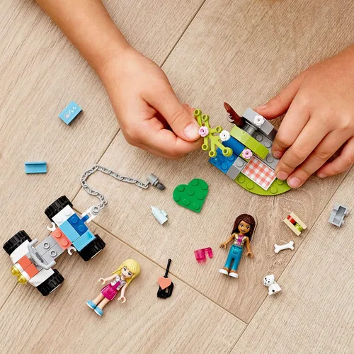 Vista 6 de LEGO Friends Vet Clinic Rescue Buggy 41442 Kit de construcción; juguetes coleccionables de Clínica veterinaria para niños de 6 años en adelante