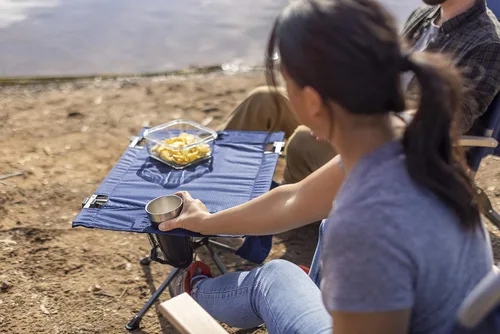 Vista 2 de Sport-Brella SunSoul - Mesa plegable portátil para campamento al aire libre, picnic, portones traseros y playa azul marino