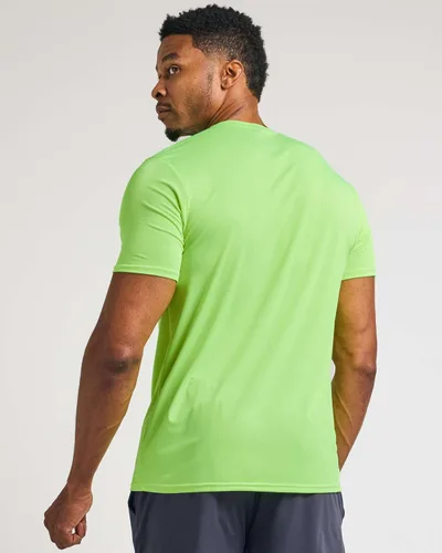 Vista 3 de Real Essentials Paquete de 4 camiseta deportiva de manga corta Dry-Fit para hombre (disponible en tallas grandes y altas)