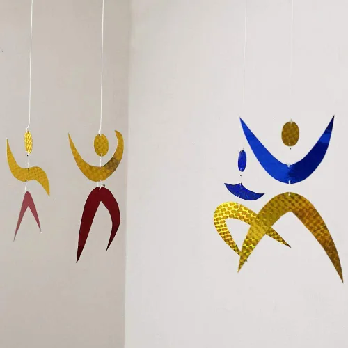 Vista 5 de Special Glitter The Montessori inspired dancers hanging mobile blinking red blue yellow Special Glitter Baby toy