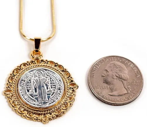 Vista 4 de Alea Collection Collar con medalla de San Benito con diseño de ojo malvado joyería religiosa Metal no aplica
