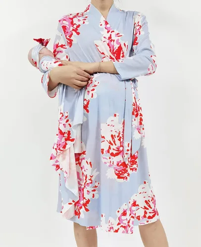 Vista 2 de SUFEINI Conjunto de bata de maternidad y manta de bebé a juego, bata de mamá con manta de recepción para niñas y niños