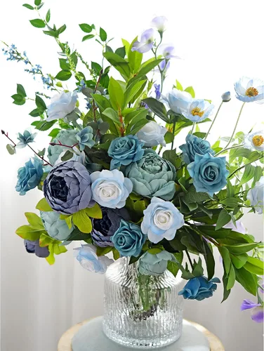 Vista 3 de FiveSeasonStuff 12 tallos de flores artificiales azul hielo, rosas de seda de tacto real para decoración de boda, en caja de regalo Azul helado