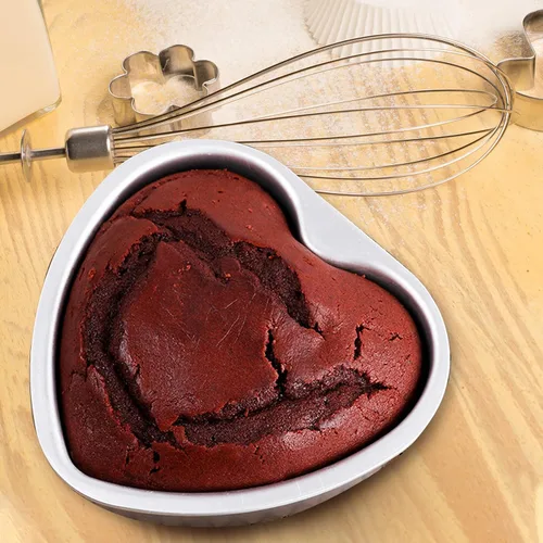 Vista 7 de Kichvoe Molde de aluminio antiadherente con forma de corazón de 8 pulgadas con parte inferior extraíble para San Valentín, cumpleaños, hornear