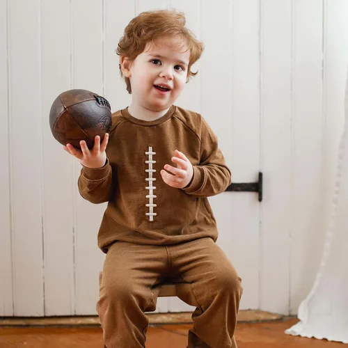 Vista 3 de Burt's Bees Baby Boys Organic Cotton Sweatshirt & Jogger Set, Outfit Bundle Fútbol de lavado ácido