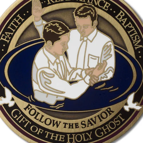 Vista 4 de Armor Coin & Emblem - Baptism LDS Challenge Coins Deluxe Display - Juego de 2 monedas de desafío con paño de pulido adicional