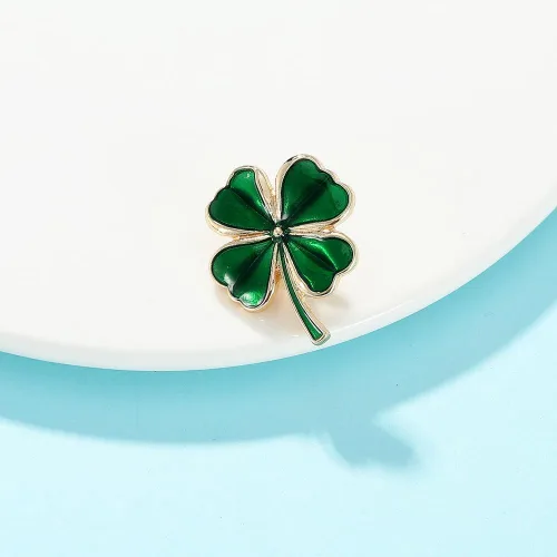 Vista 3 de Broche minimalista de trébol de cuatro hojas esmaltado verde para el día de San Patricio, broches de solapa para mujeres, niñas, hombres, broches